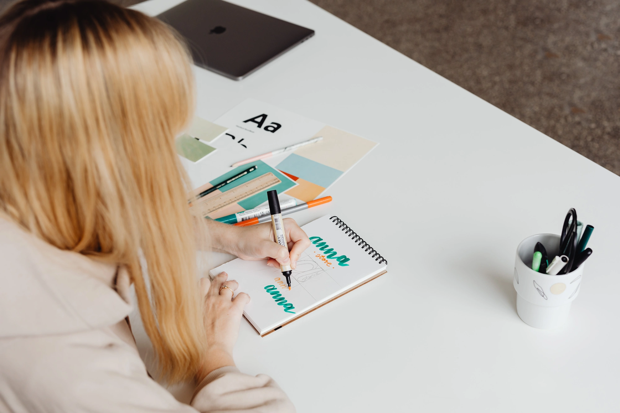 Créer un logo percutant pour ton site web : étapes clés et astuces